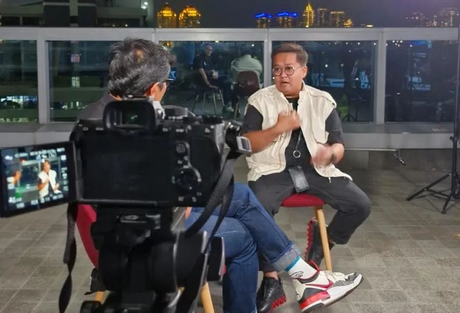 Wakil Bupati Rendi Solihin (kanan) saat berbincang bersama Pimred Kompas.com Wisnu Nugroho (kiri). (Foto: istimewa)