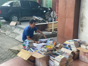 Foto : Salah satu dokumentasi tibanya 5.577 buku di Dinas Perpustakaan dan Kearsipan (DPK) Provinsi Kalimantan Timur (Kaltim)