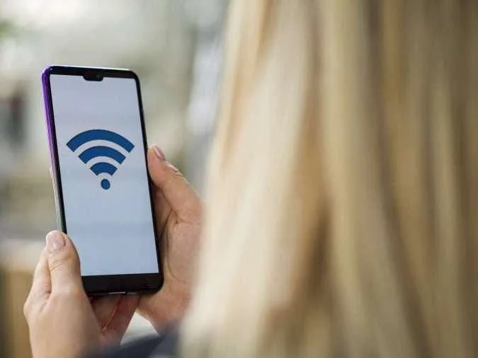 Starlink, penyedia layanan internet satelit yang dimiliki oleh Elon Musk.