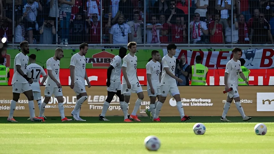 Kemenangan Heidenheim vs Bayern Muenchen dengan Skor 3-2.
