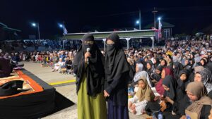 Foto: Dua masyarakat asal Kecamatan Kota Bangun bakal diberangkatkan umroh ke Tanah Suci Mekah, Arab Saudi usai menghadiri Safari Ramadan 1445 Hijriah yang dihadiri Wakil Bupati Kutai Kartanegara (Kukar), Rendi Solihin.