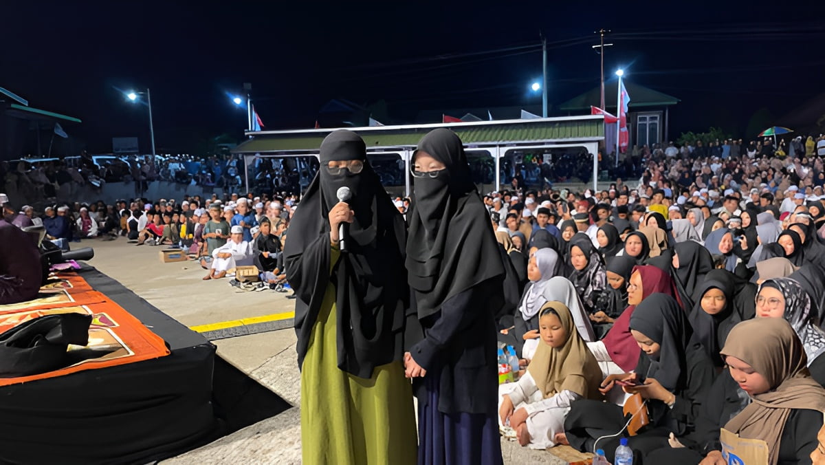Foto: Dua masyarakat asal Kecamatan Kota Bangun bakal diberangkatkan umroh ke Tanah Suci Mekah, Arab Saudi usai menghadiri Safari Ramadan 1445 Hijriah yang dihadiri Wakil Bupati Kutai Kartanegara (Kukar), Rendi Solihin.