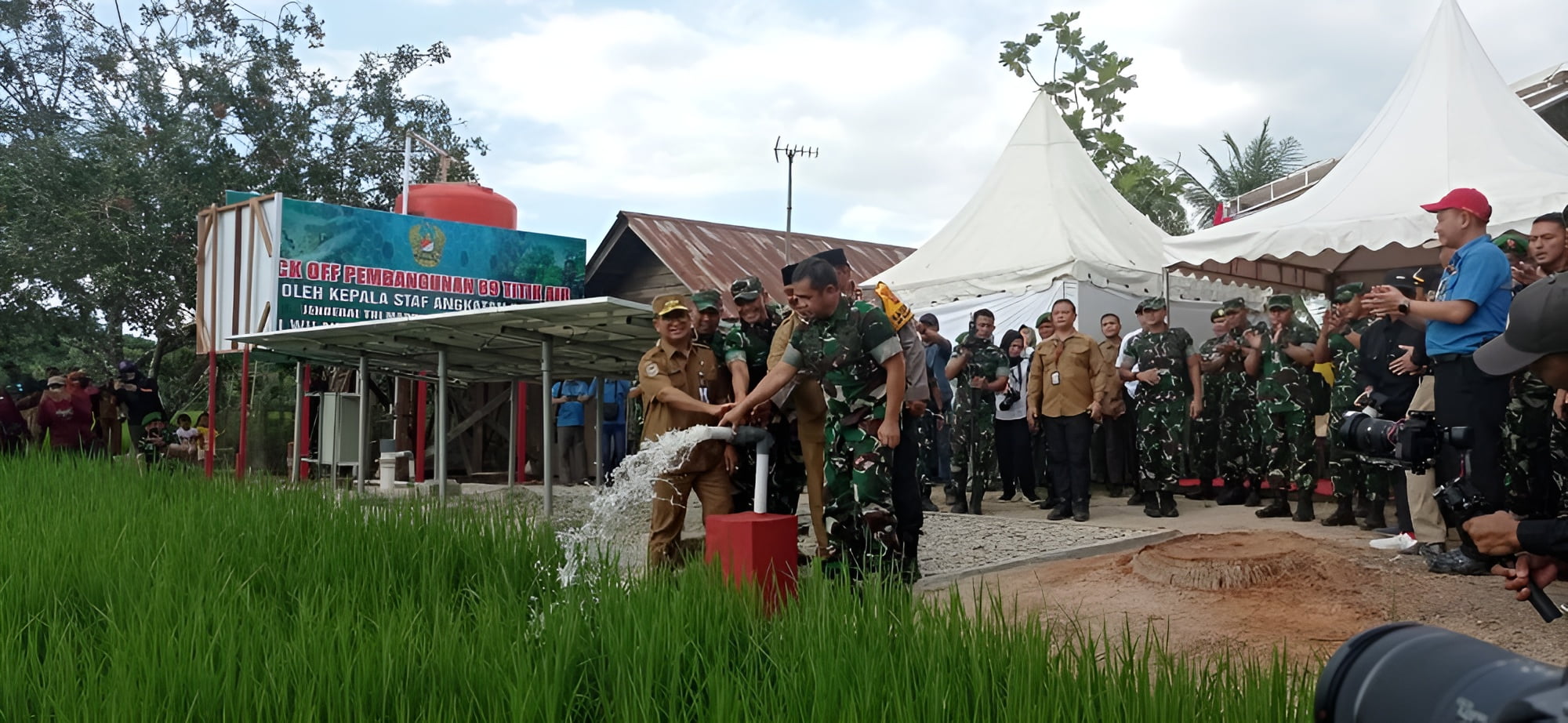 Foto: Sumur bor di Desa Sumber Sari, Kecamatan Loa Kulu yang belum lama diresmikan oleh Kepala Staf Angkatan Darat (KSAD) Jenderal TNI Maruli Simanjuntak, sekarang sudah dimanfaatkan.