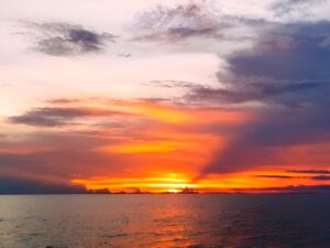 Foto : Penampakan matahari terbenam di Desa Semayang, Kecamatan Kenohan (Istimewa)