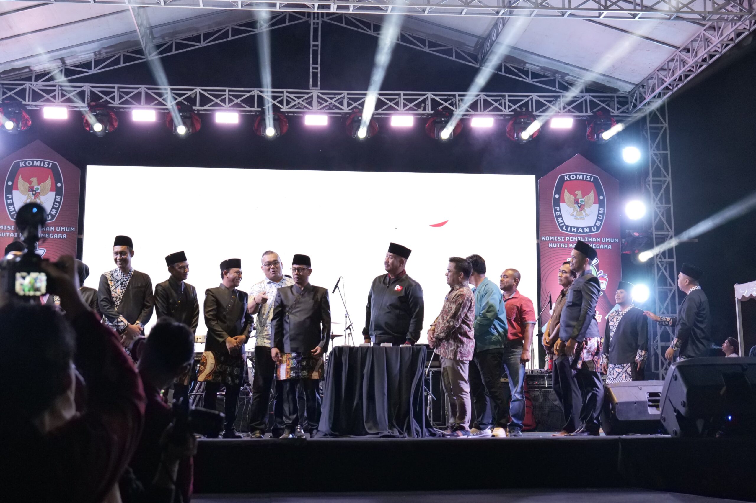Peluncuran Tahapan Pemilihan Bupati dan Wakil Bupati Kukar 2024 pada Sabtu (4/5/2024) malam.