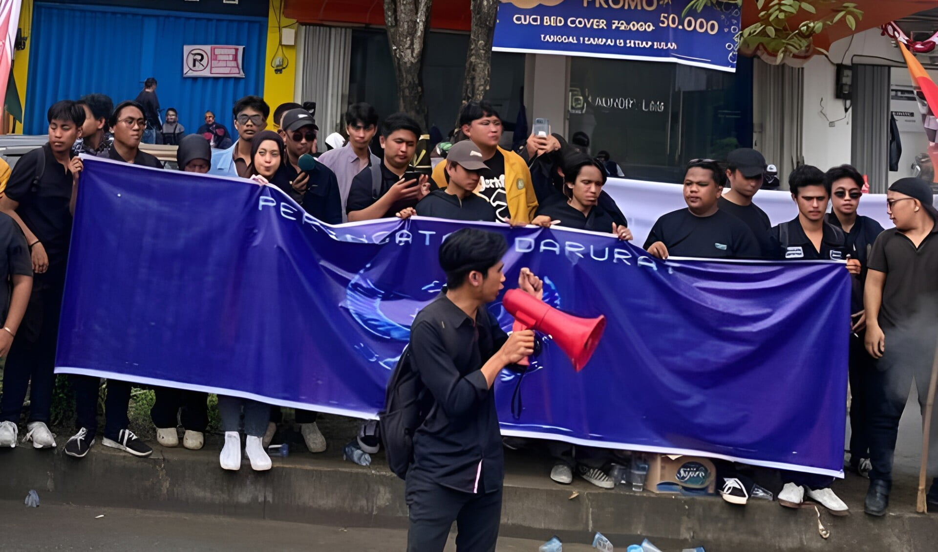 Foto: Suasana depan Gerbang Kampus Universitas Mulawarman (Unmul), Samarinda, pada Kamis (22/8/2024).