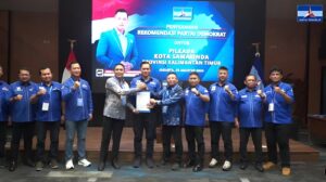Foto: Penyerahan Surat Keputusan (SK) Rekomendasi oleh Agus Harimurti Yudhoyono (AHY) kepada Pasangan Calon Andi Harun dan Saefuddin Zuhri dalam Pilkada Samarinda 2024.