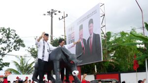 Foto: Pasangan Edi Damansyah dan Rendi Solihin, yang resmi mendaftar sebagai bakal calon bupati dan wakil bupati untuk Pilkada Kukar 2024 Pada Rabu (28/8/2024) pagi.