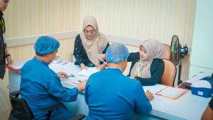 Foto: Pemeriksaan kesehatan yang dijalani oleh Edi Damansyah dan Rendi Solihin pada Sabtu (31/8/2024) pagi