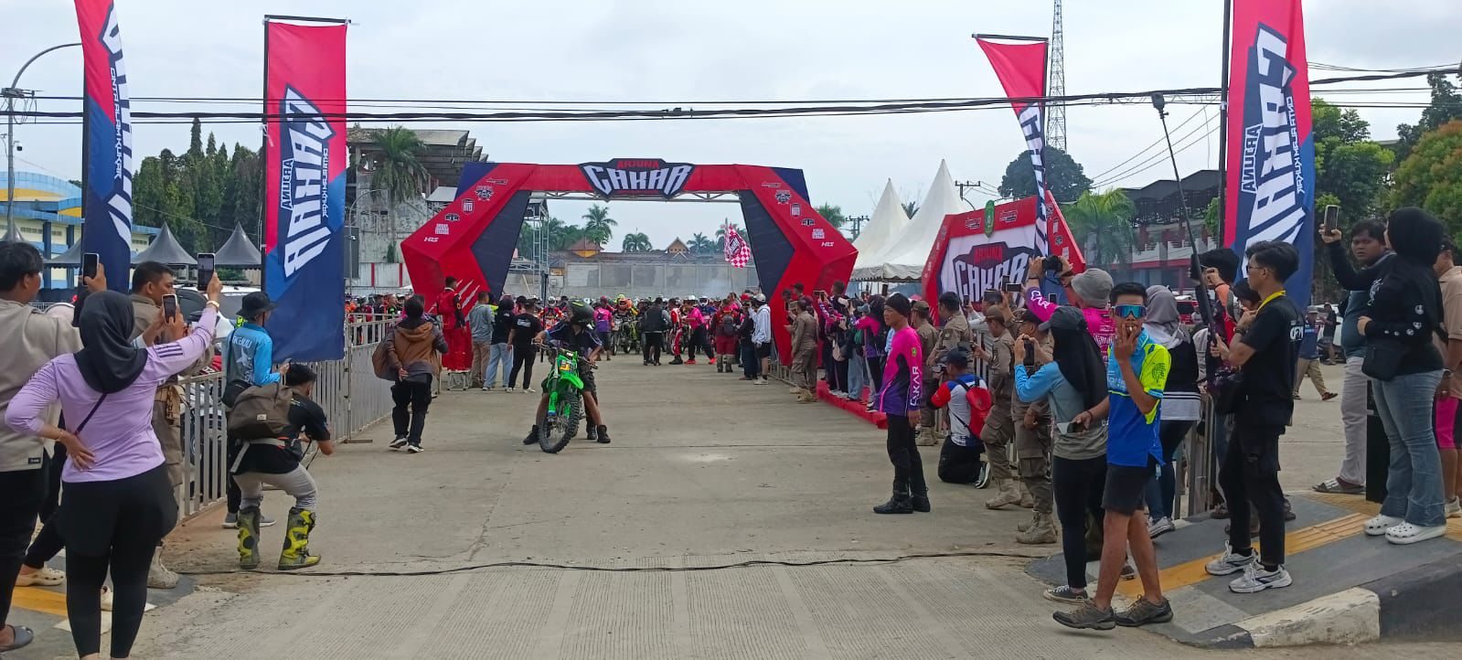 Trail Arjuna Adventure Kukar 2025 di halaman Stadion Rondong Demang, Tenggarong